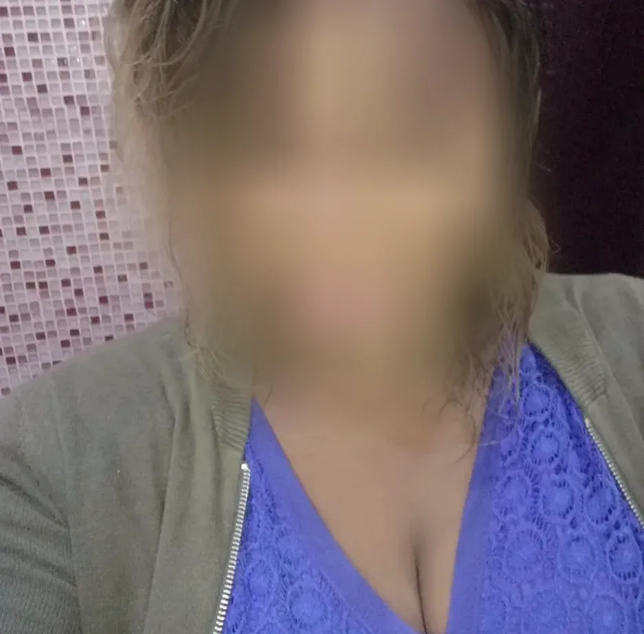 Nathalie, 27